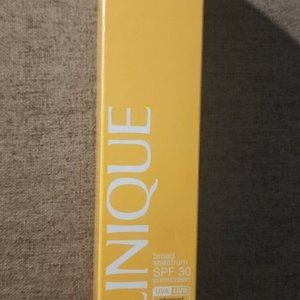 Clinique Broad Spectrum SPF 30 Sunscreen Virtu-Oil Body Mist